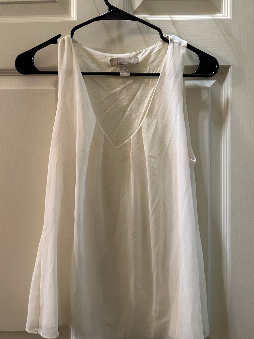 Banana Republic Cream V-Neck Sleeveless Top